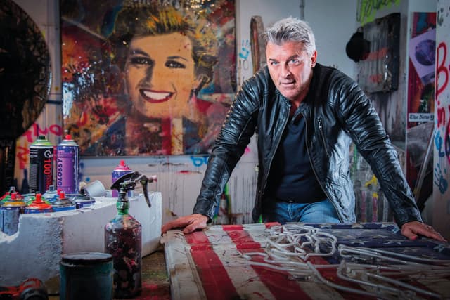 Enrico Dicò, l'artista eclettico che gioca col fuoco e ha conquistato le star di Hollywood