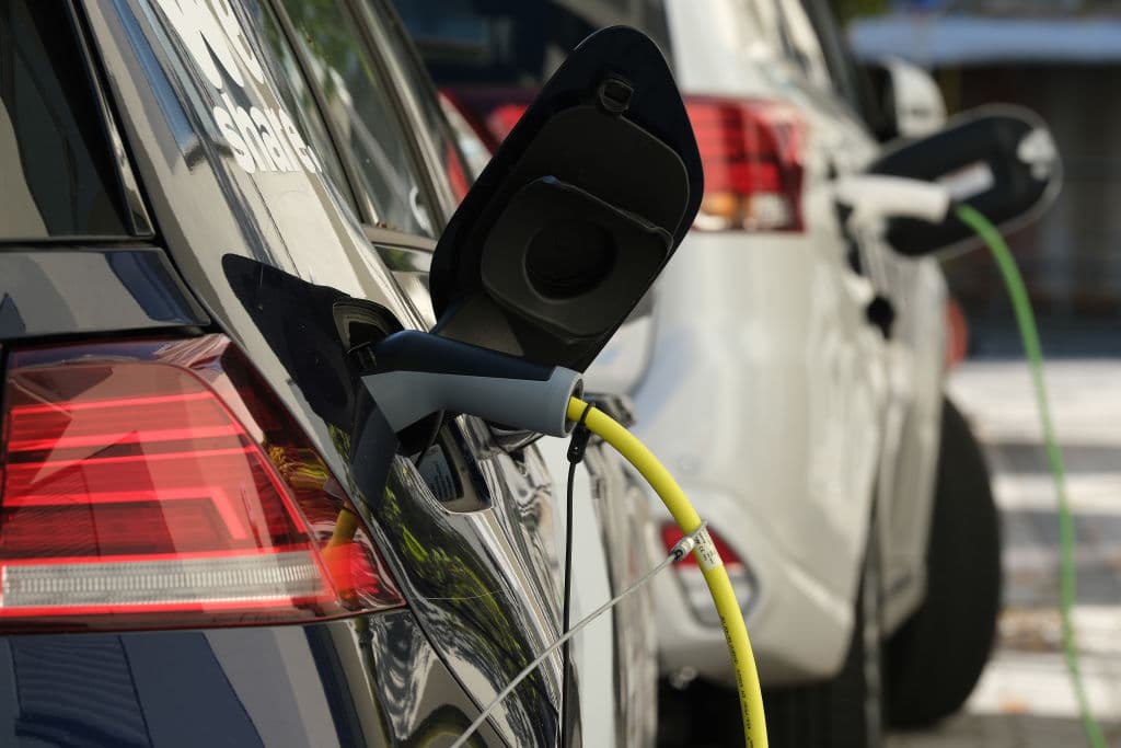 In Europa crescono le auto elettriche ma l'Italia resta indietro: a luglio quota di mercato sotto il 4%