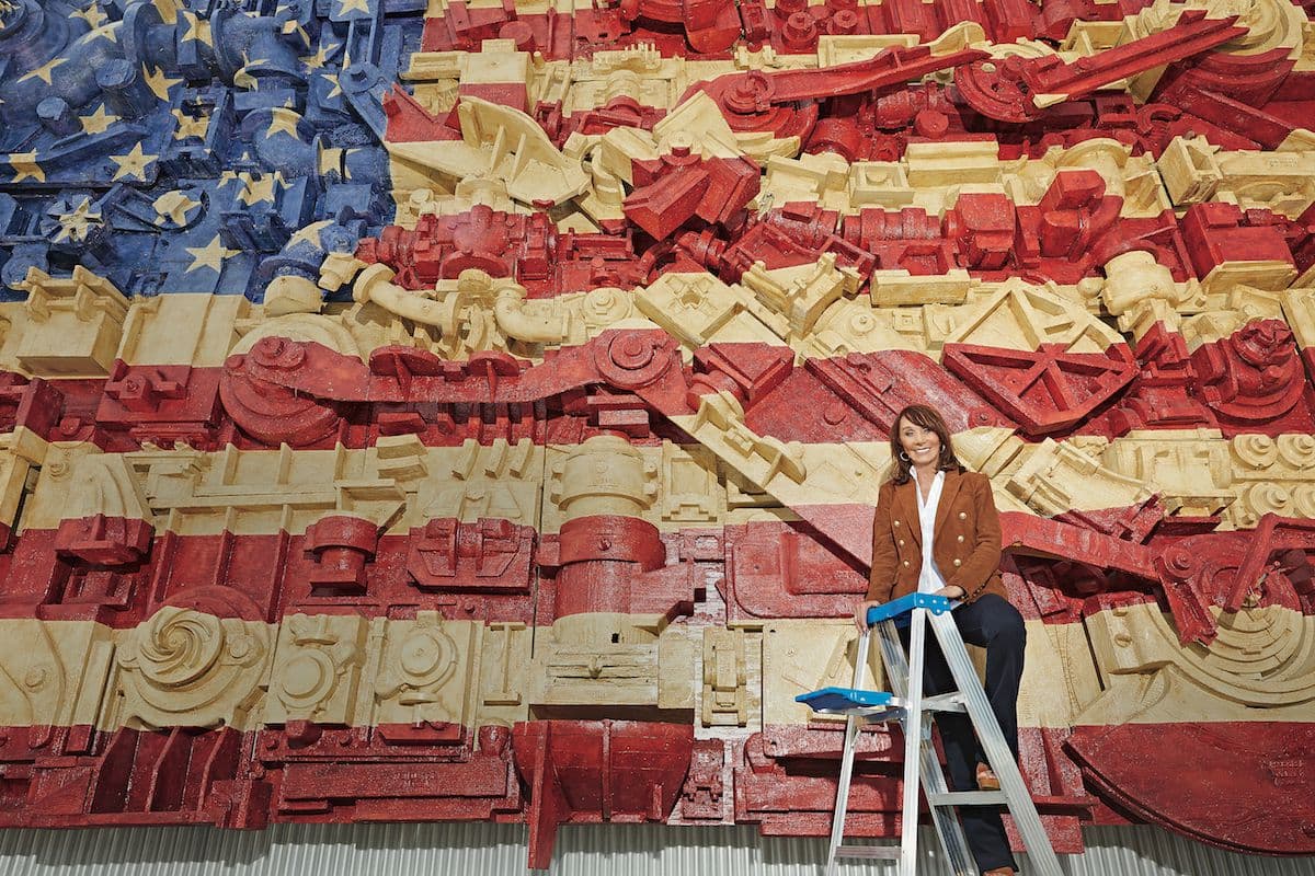 La storia di Diane Hendricks, l’ex coniglietta di Playboy diventata l’imprenditrice self-made più ricca d’America