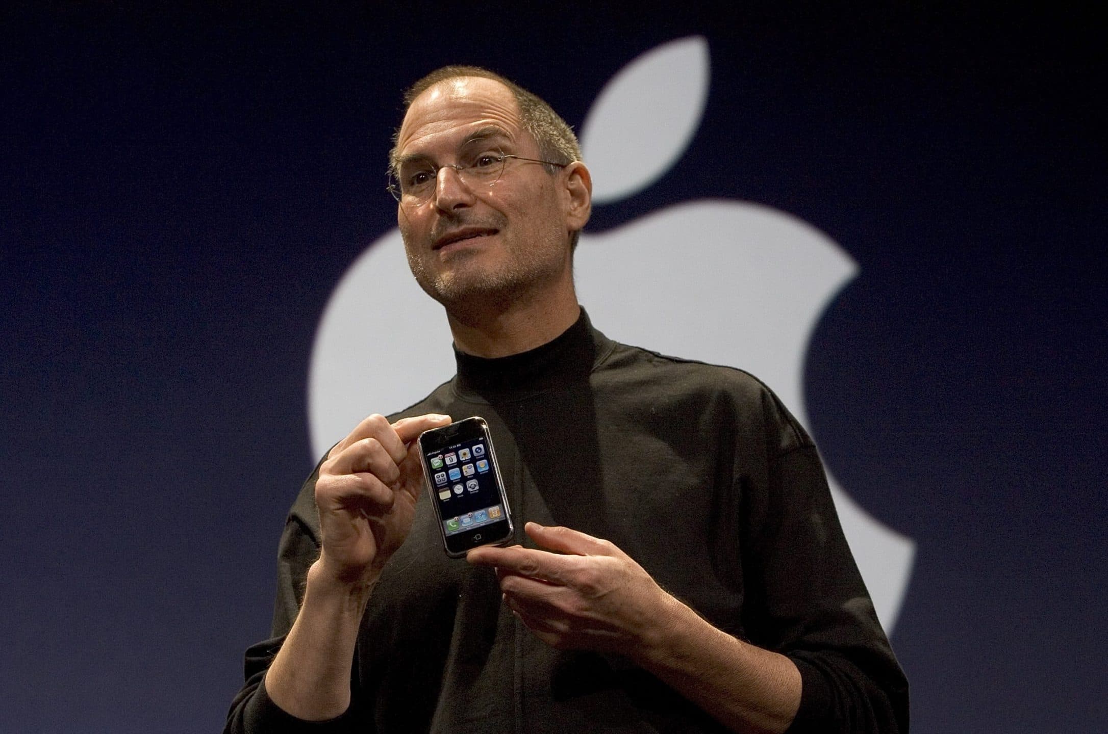 Il figlio di Steve Jobs lancia una società di venture capital per finanziare nuove cure contro il cancro