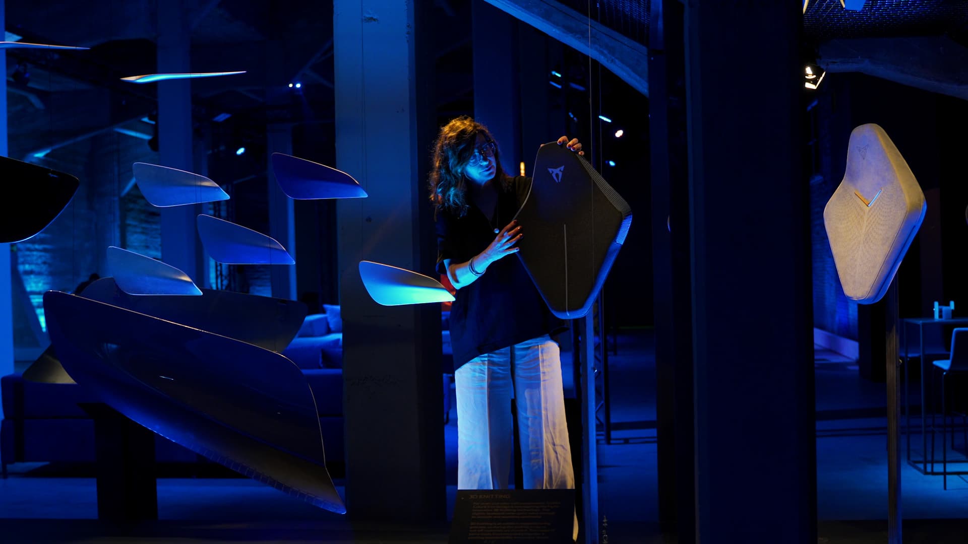 “Superficie assoluta”: Cupra porta a Milano una visione del futuro design all’insegna di sostenibilità e tecnologia digitale