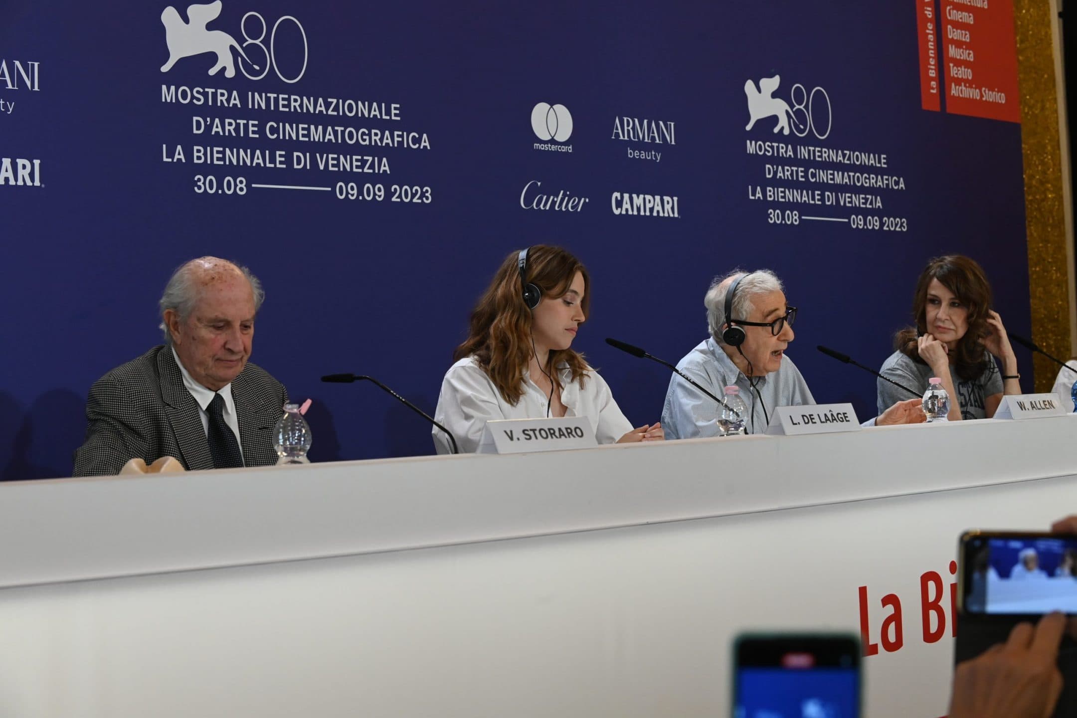 Per il suo cinquantesimo film Woody Allen porta a Venezia una miscela dei suoi temi più cari dal destino all'amore