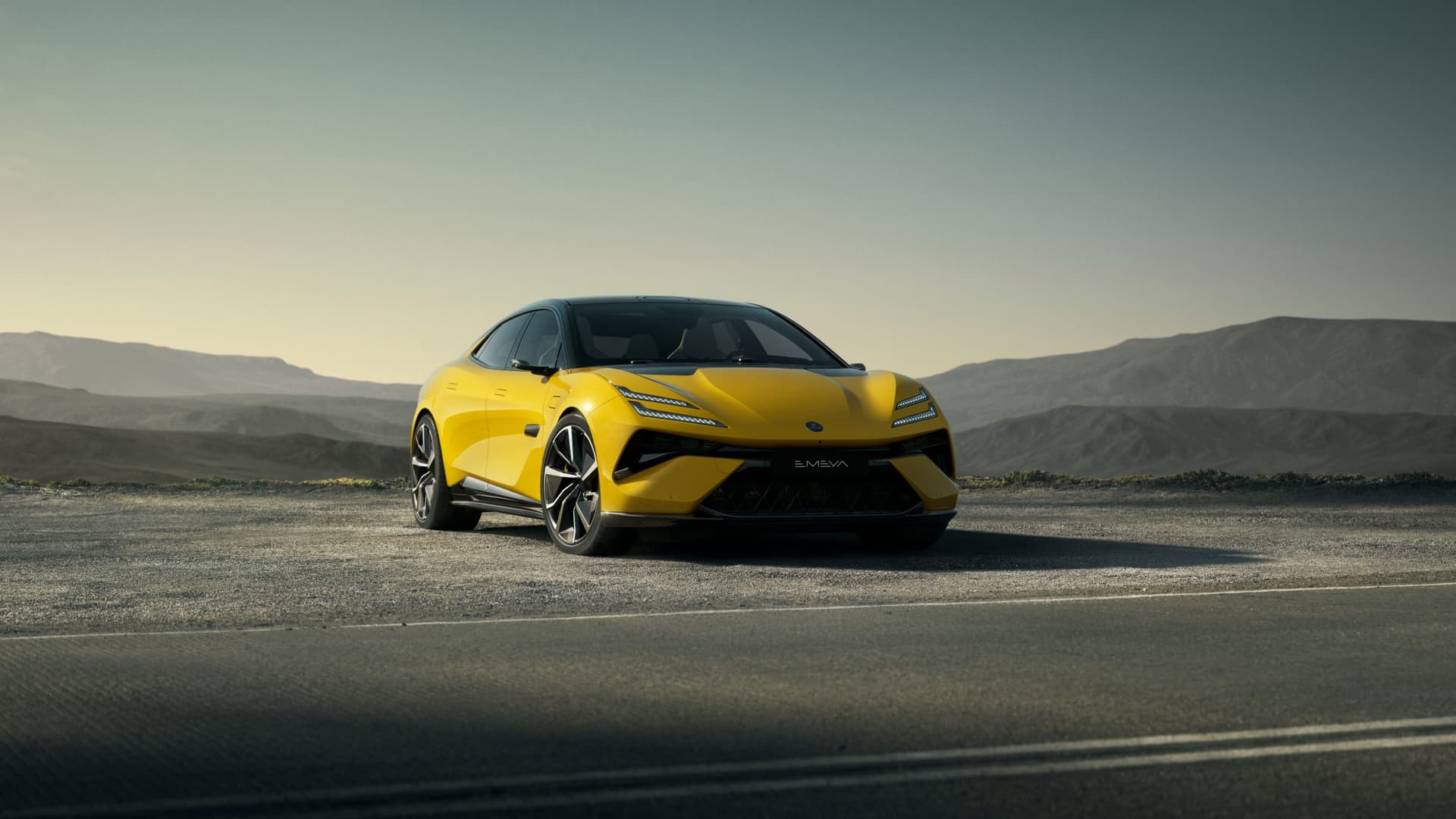 Lotus Emeya: la nuova Hyper-GT britannica esordisce a New York