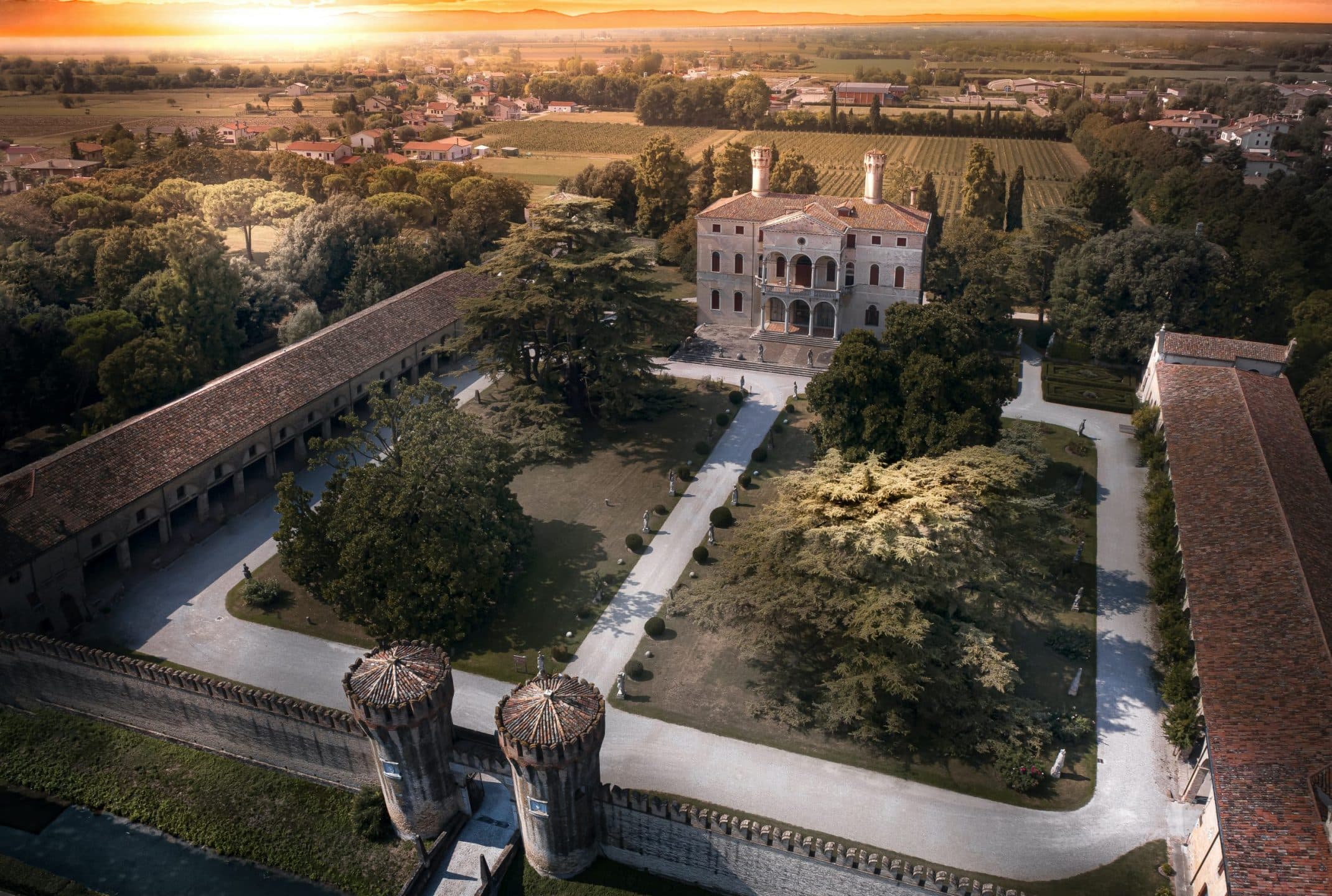 Dal castello sulle colline del prosecco alla villa nel cuore delle Dolomiti: dove soggiornare per Milano-Cortina 2026