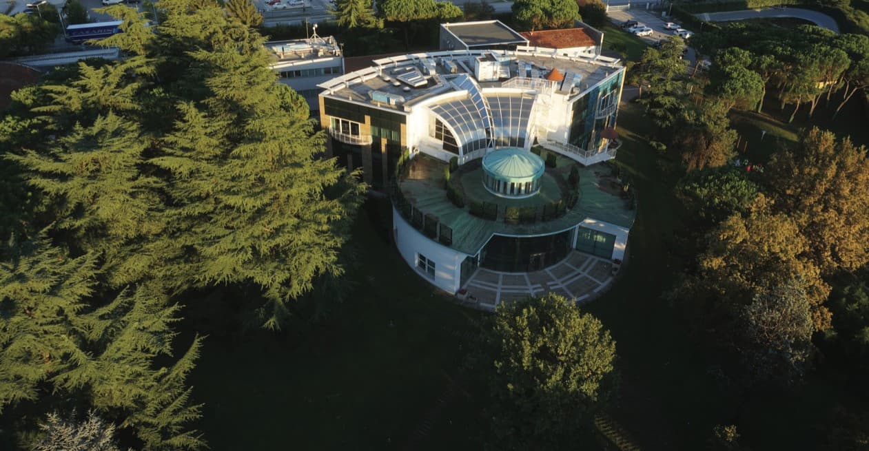 Innovazione, cura dell’ambiente, del territorio e della salute dei consumatori. I segreti del successo di San Benedetto