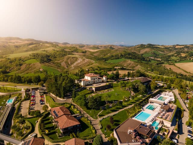 Dentro Palazzo di Varignana, il resort di lusso immerso nel verde delle colline bolognesi