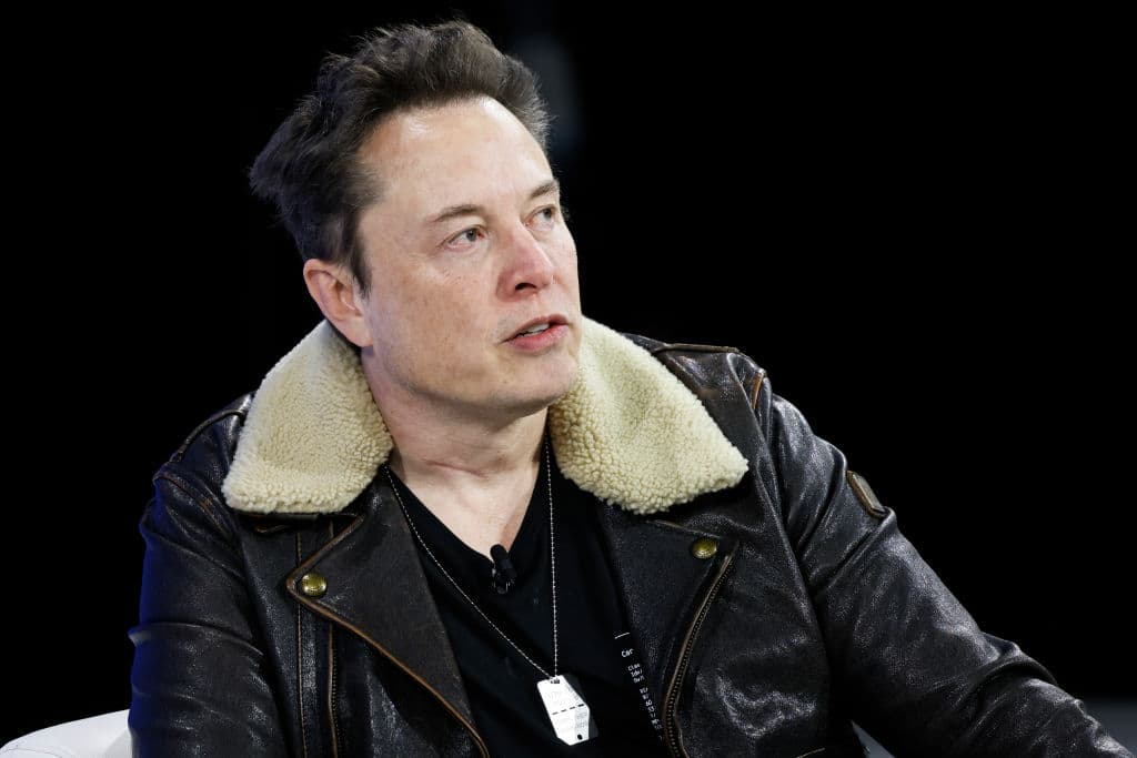 Elon Musk accusato di insider trading: nel mirino la vendita di 7,5 miliardi di dollari di azioni Tesla