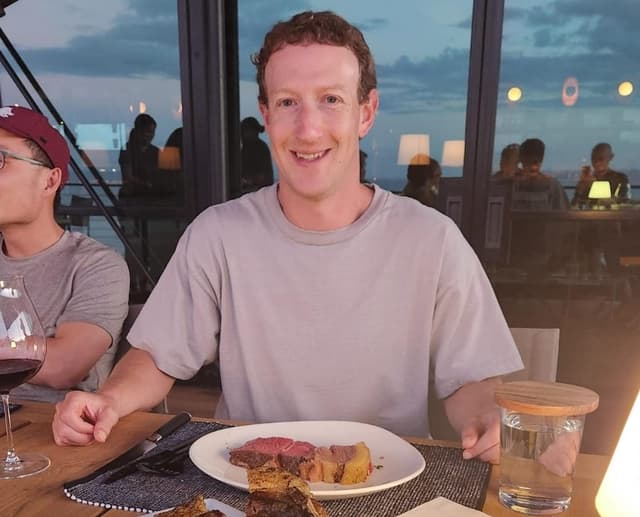 Mark Zuckerberg diventa allevatore: “Produrrò una carne tra le migliori al mondo. I miei bovini berranno birra”