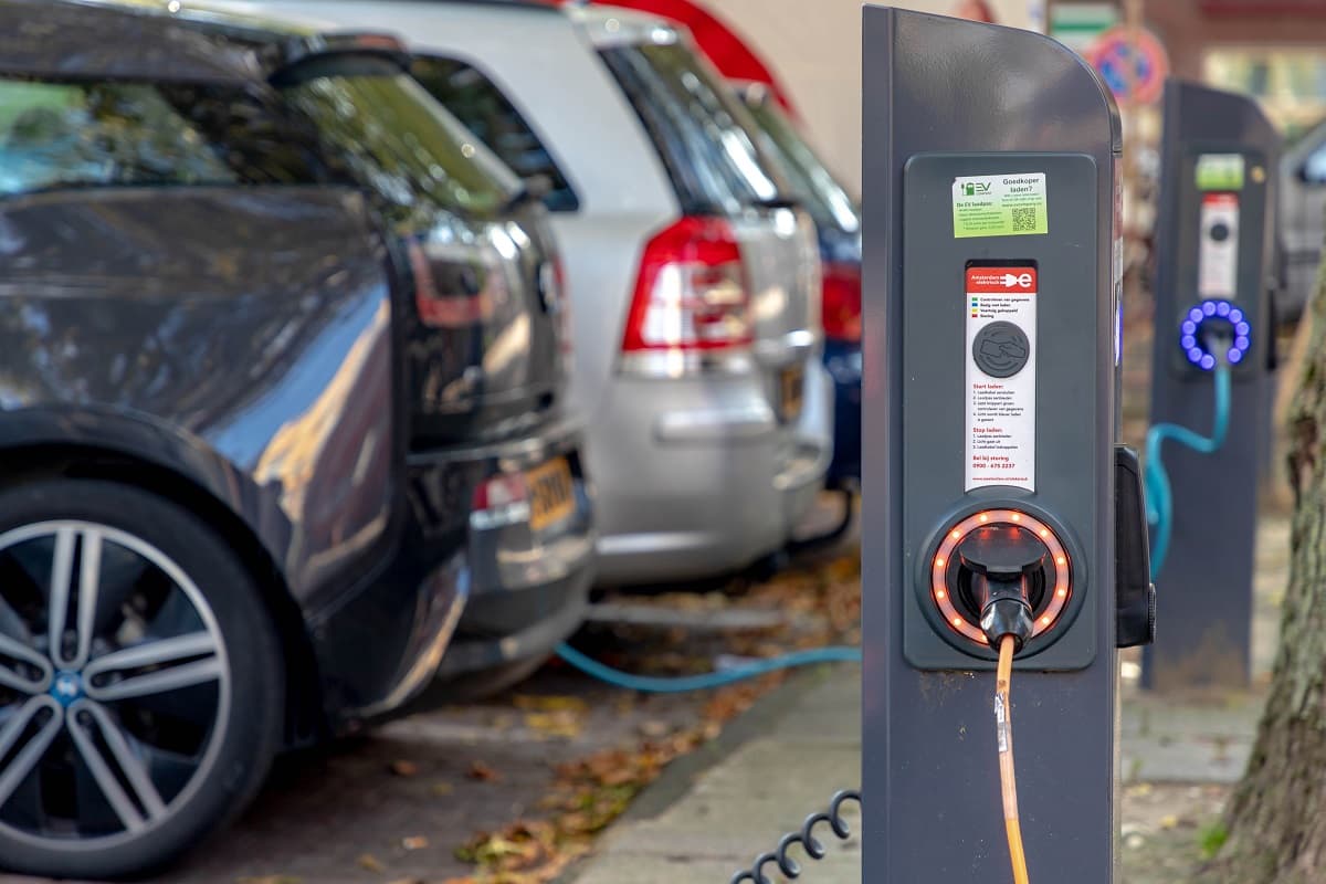 Crisi dell’auto elettrica? Cardinali (Unrae): “No, segnali da interpretare. E ostacoli culturali e politici”
