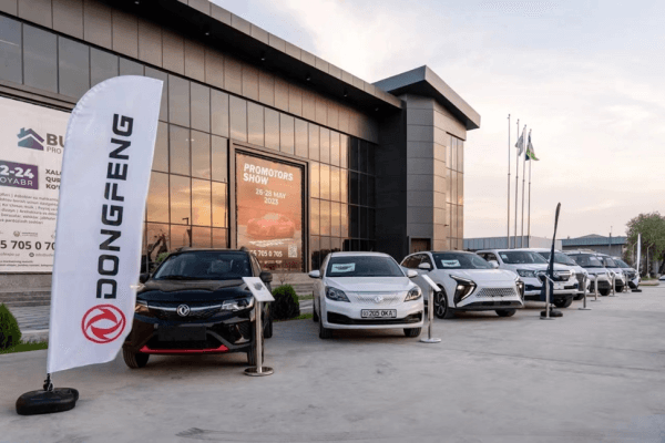 Il colosso cinese delle auto Dongfeng pronto allo sbarco in Italia: cosa c'è da sapere sull'accordo con il governo