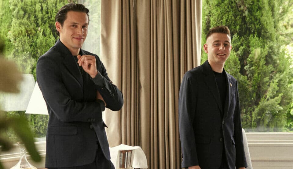 Golden Goose disegna le uniformi per i ristoranti stellati di Oldani e Da Vittorio