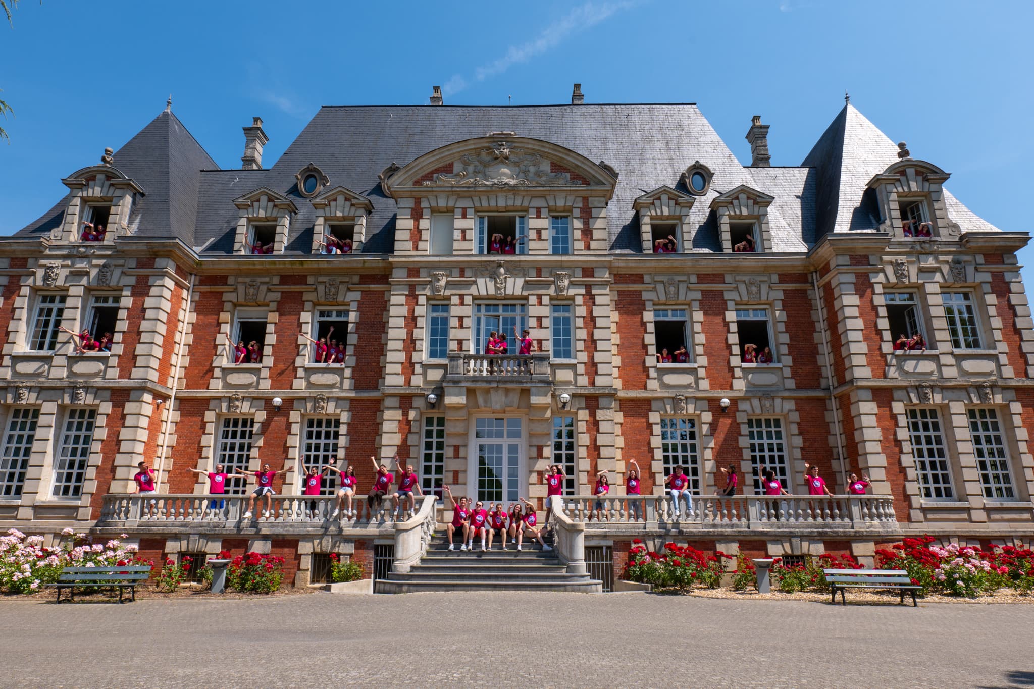 Neoma e Maison Veuve Clicquot lanciano il programma di borse di studio per le studentesse