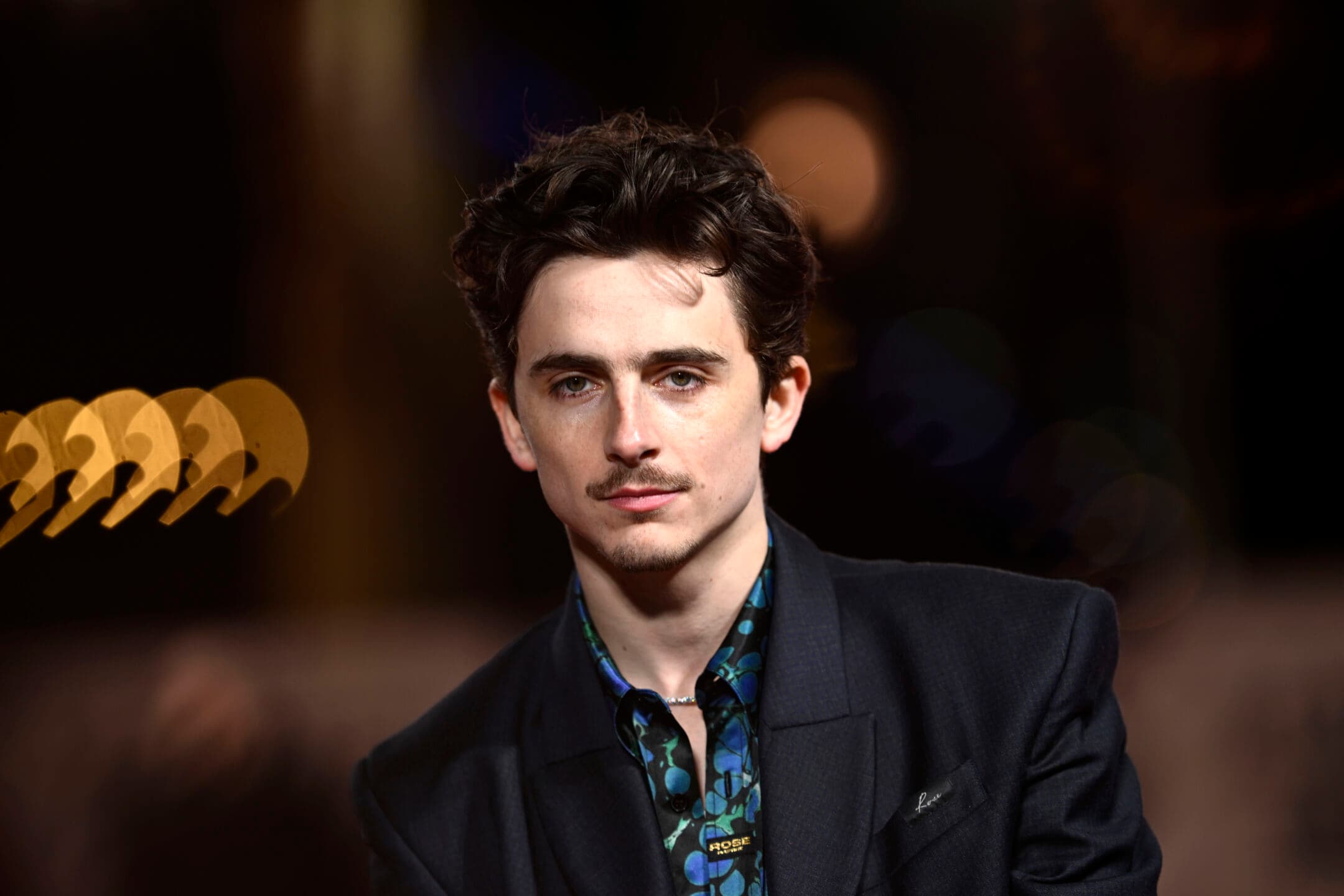 Dal successo di Dune al ruolo di Bob Dylan: Timothée Chalamet si racconta a Forbes