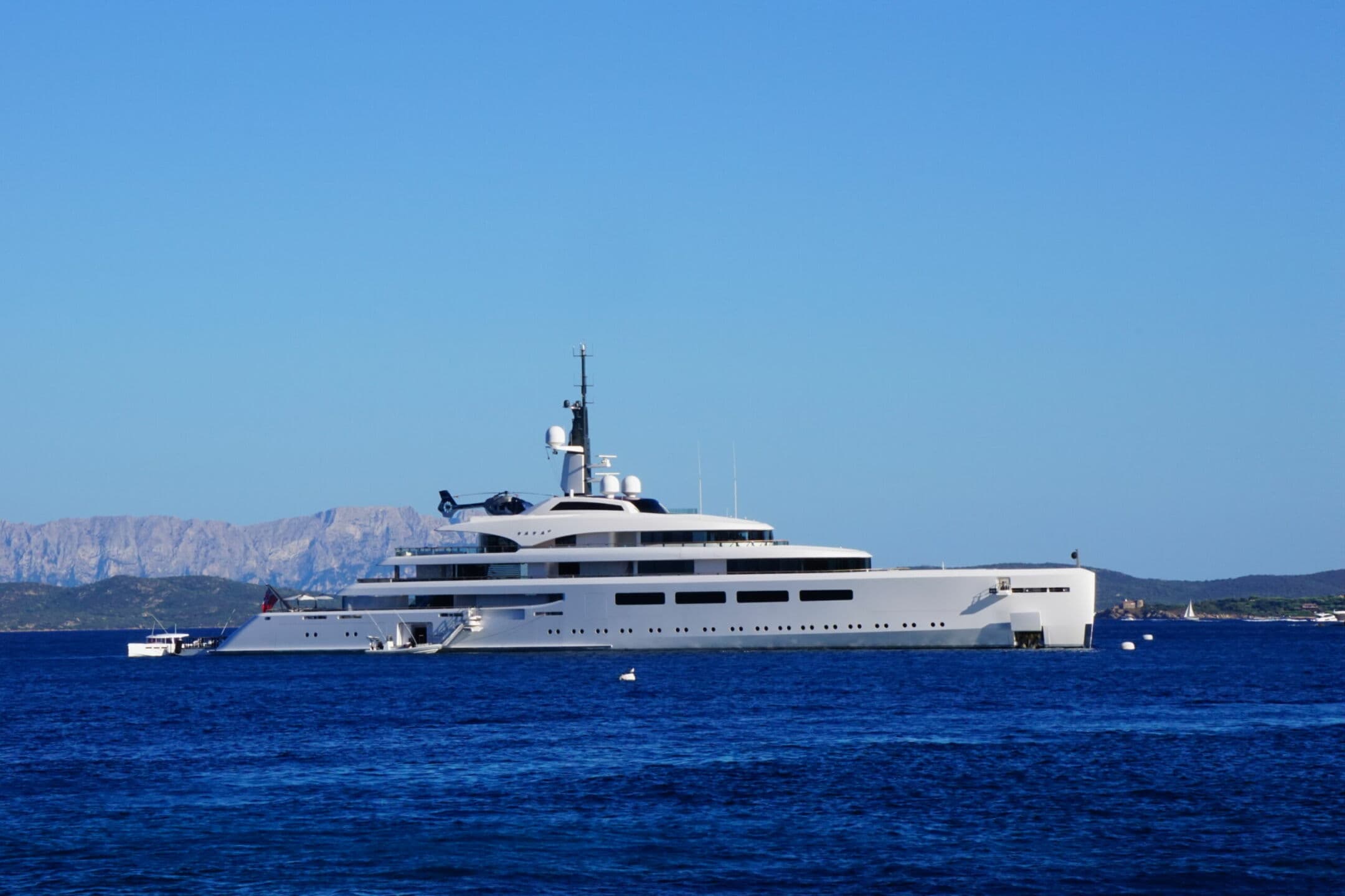 Lusso in Sardegna: la Gallura meta prediletta di yacht e superyacht