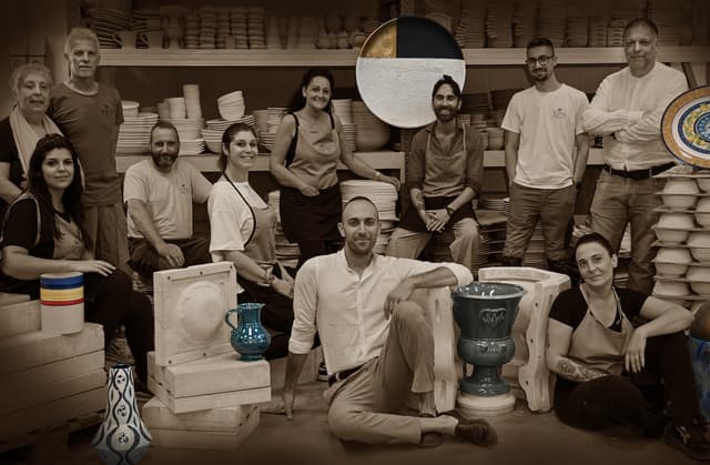 Come 12 lavoratori umbri hanno fondato una cooperativa specializzata in produzione di ceramiche