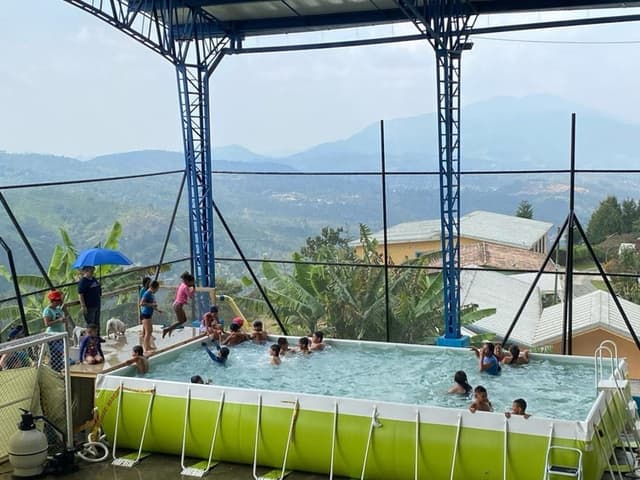 Dalla salute mentale all’inclusione sociale: come Fundació Fluidra usa il nuoto per generare benessere e opportunità