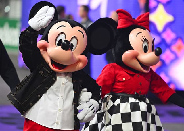 Disney investe 1 miliardo di dollari in OpenAI e concede i suoi personaggi in licenza per i video con Sora