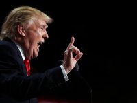 Donald Trump impone il divieto su xiaomi, ban