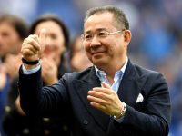 Vichai Srivaddhanaprabha saluti i tifosi