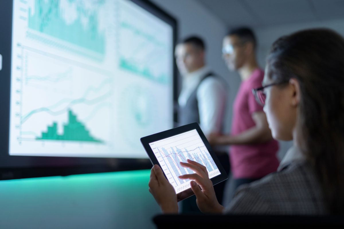 studiosi monitorano dati