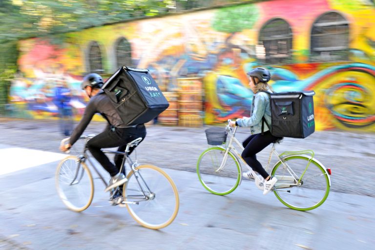 fattorini di food delivery in bicicletta
