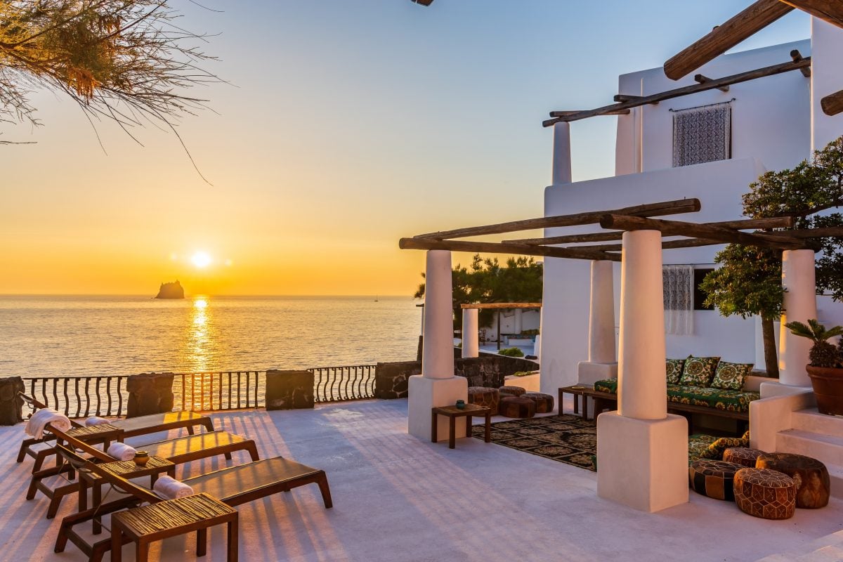 Com’è fatta la villa di Dolce e Gabbana in vendita a Stromboli – GALLERY