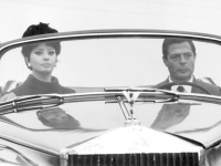 Sophia Loren e Marcello Mastroianni su Rolls Royce Silver Cloud