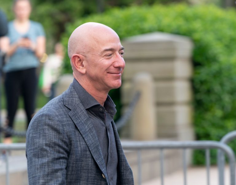Jeff Bezos, amazon fondo per comprare casa