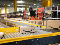 Magazzino Amazon, il colosso e-commerce di Jeff Bezos