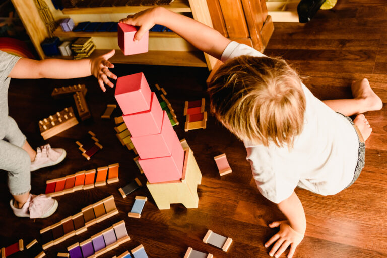 Metodo Montessori: torre rosa