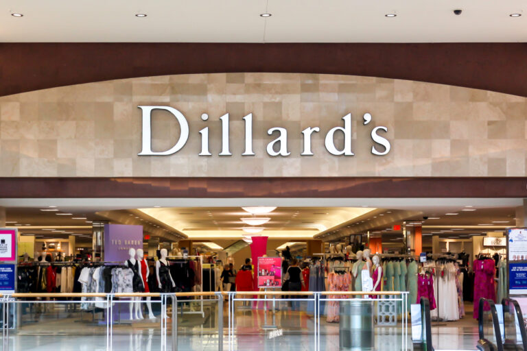 ted Weschler, vice di Warren Buffett, investe in dillard's e le azioni schizzano