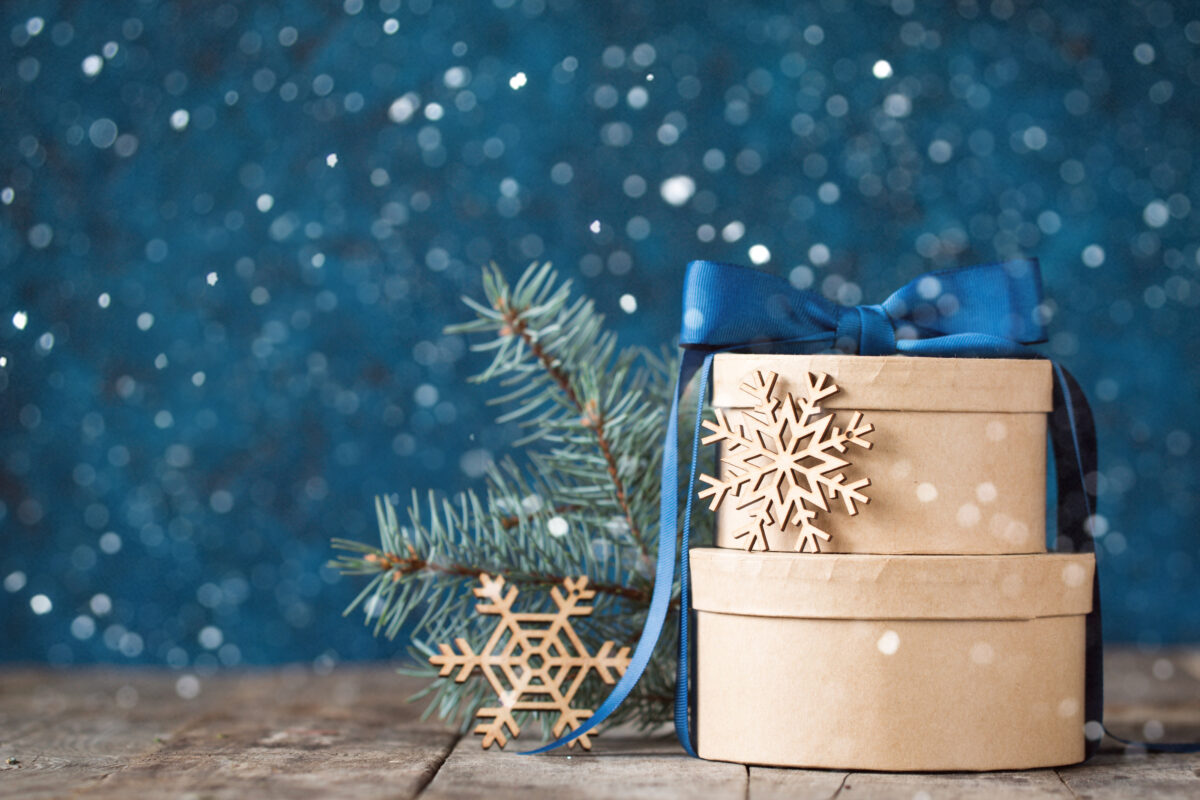 Cosa mettere sotto l’albero? La lista di regali di Natale scelti da Forbes