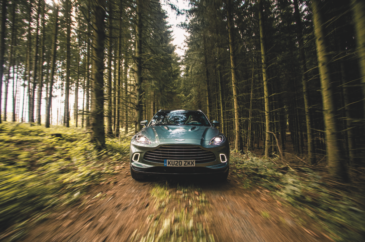 Aston Martin Dbx, il primo Suv del marchio inglese che mantiene la sua anima sportiva