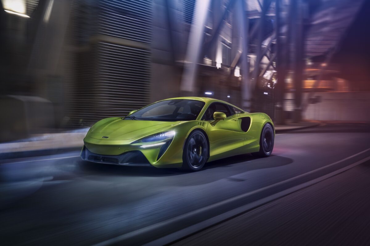 Svelata Artura, la prima McLaren super sportiva ibrida plug-in prodotta in serie