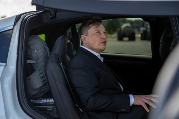 Panasonic ha venduto tutte le sue azioni di Tesla. “Ma la partnership per le batterie non cambierà”