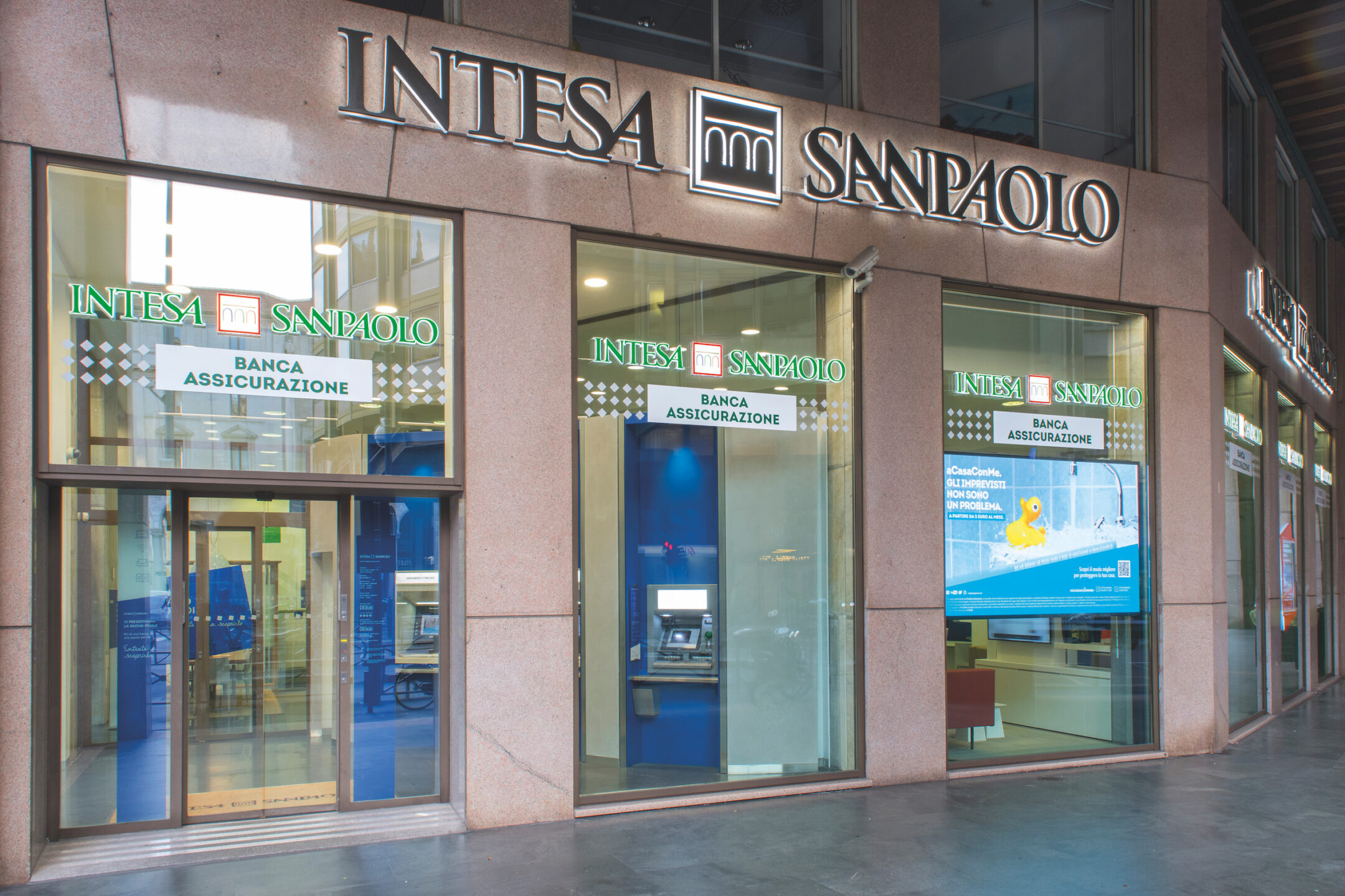 Intesa sanpaolo. Интеза Санпаоло. Интеза в Италии. Intesa Bank Italy. Банк Интеза Санпаоло Краснодар.