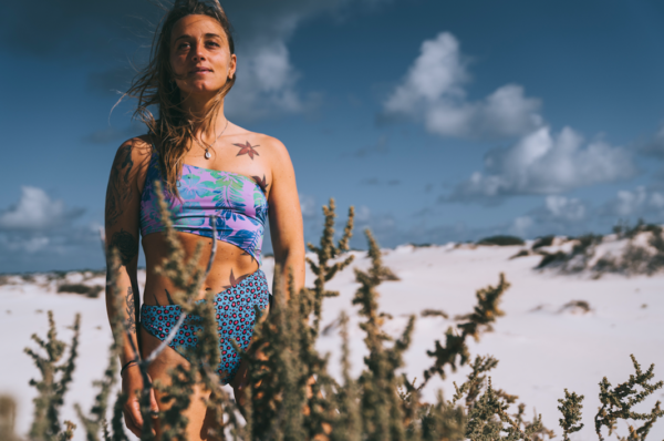 Il marchio di costumi che protegge l’ambiente grazie all’uso di tessuti riciclati