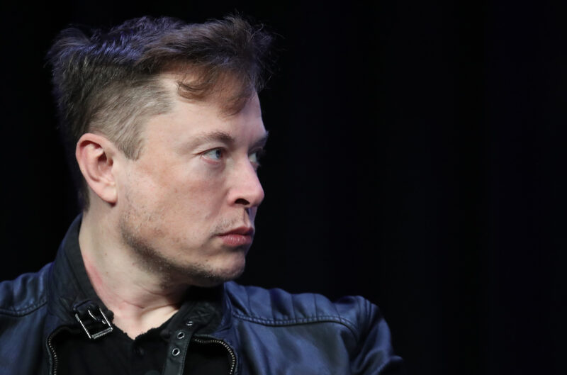 Elon Musk, Tesla liquida i bitcoin