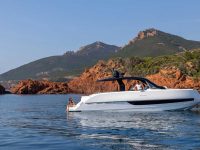 invictus-yacht-tt420-vogue-white-cannes-2023-forbes