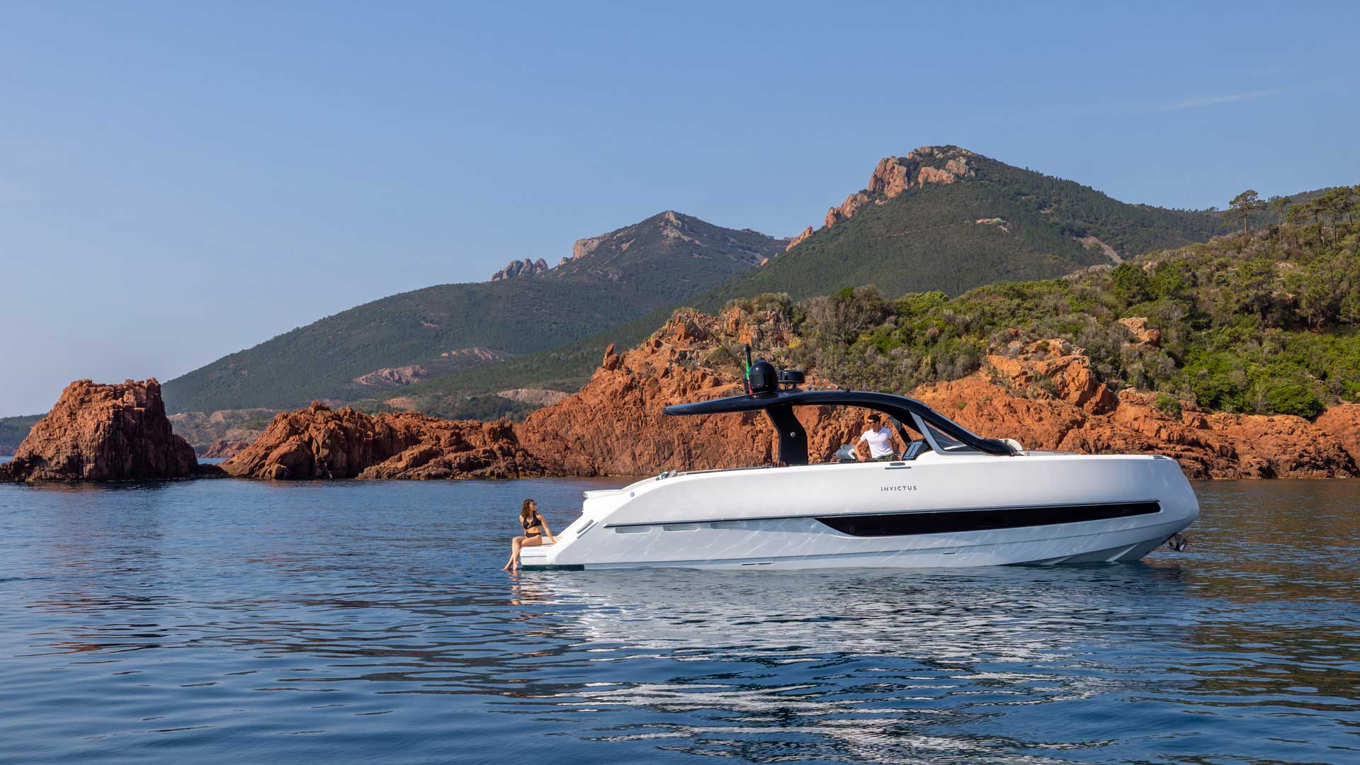 invictus-yacht-tt420-vogue-white-cannes-2023-forbes