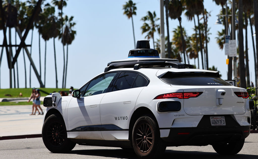 robotaxi Waymo