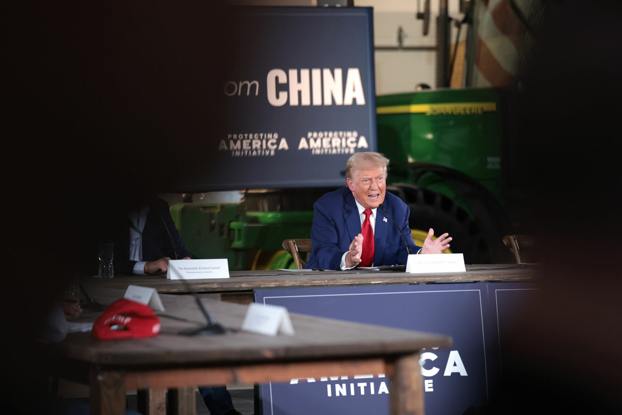 Pechino risponde ai dazi di Donald Trump e colpisce gas, veicoli e macchine agricole americane