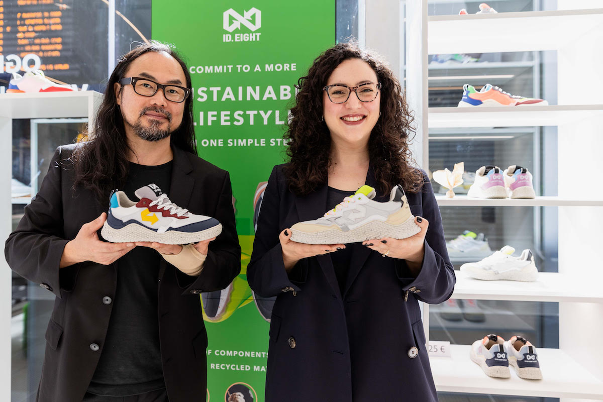 Le eco-sneaker fiorentine realizzate con bucce di mela, mais e foglie di ananas