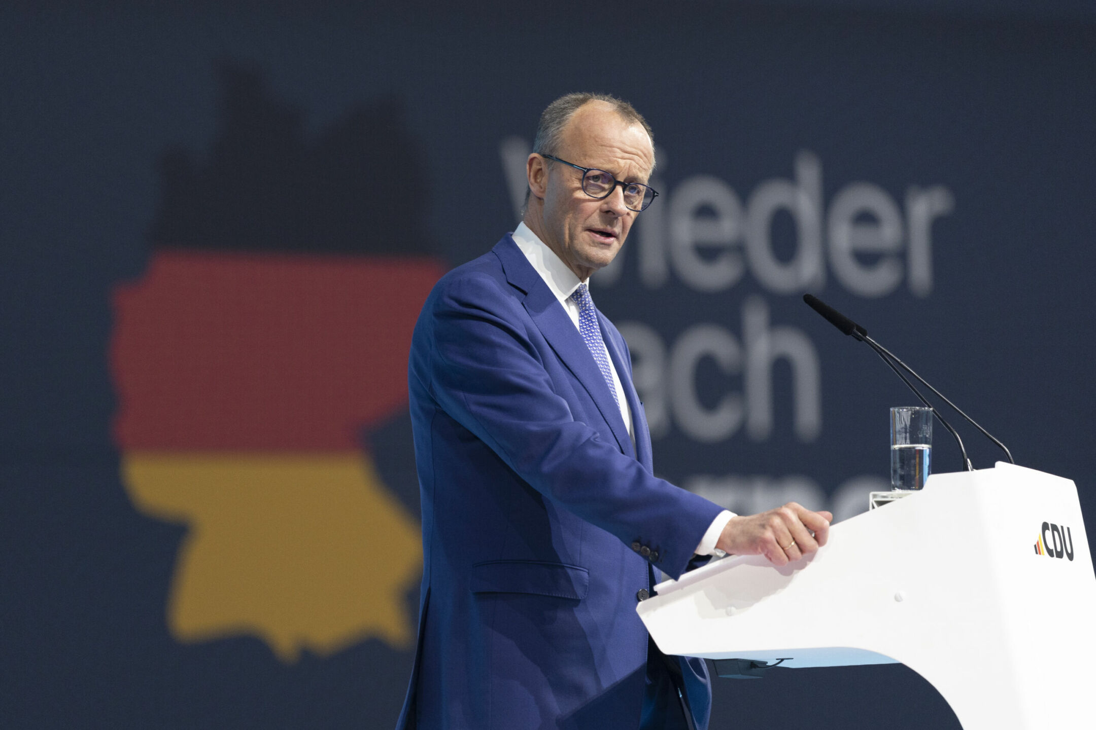 Effetto Trump: il piano di Friedrich Merz su difesa e infrastrutture per scuotere la Germania