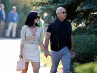 Jeff Bezos insieme alla moglie Lauren Sanchez
