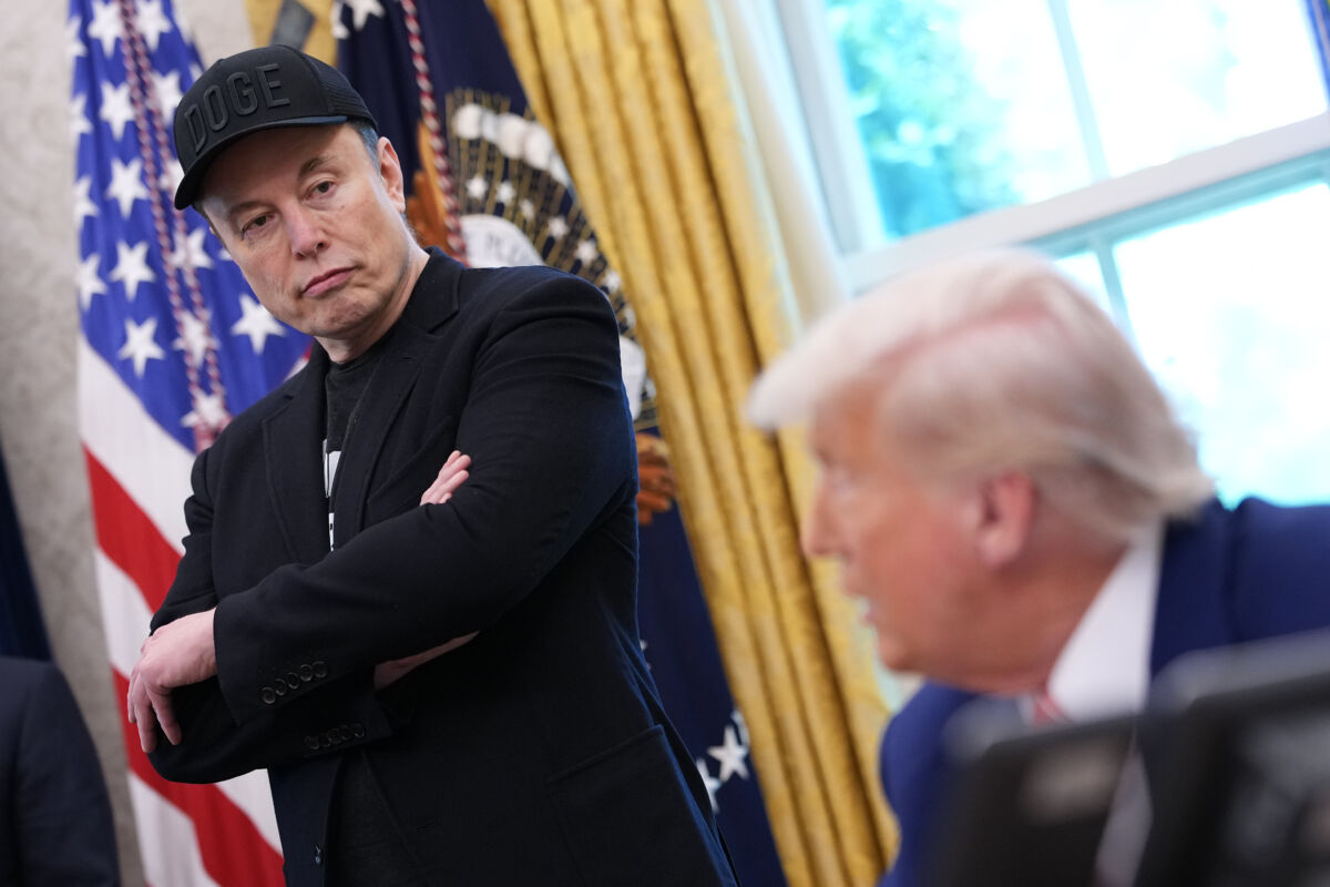 Il patrimonio di Musk crolla di 12 miliardi dopo lo scontro con Trump