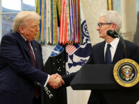 Tim Cook insieme a Trump