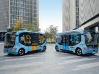 Un bus elettrico WeRide a guida autonoma, a Shenzen, in Cina.