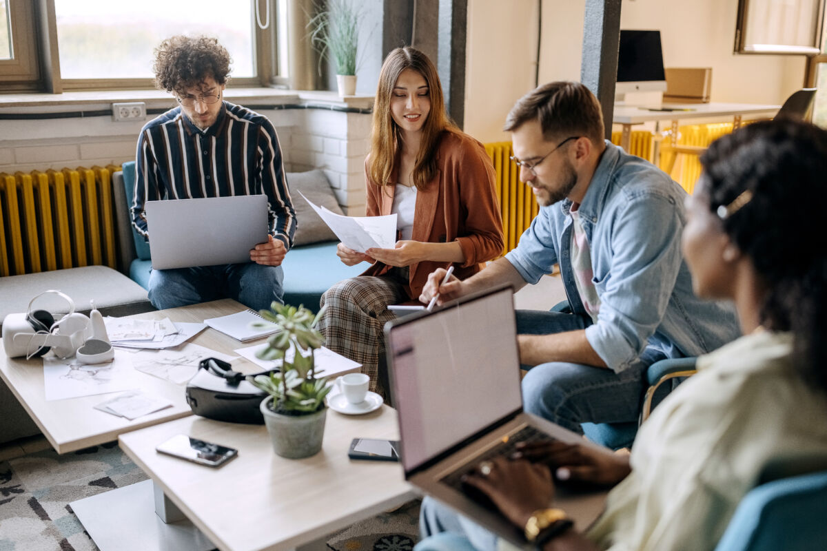 Gen Z, fine del posto fisso: lavoro fluido e intelligenza artificiale al centro del futuro