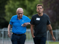 Lachlan Murdoch (a destra) insieme a Rupert Murdoch
